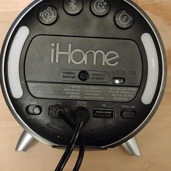 IHOME DIGITAL CLOCK - Picture 3 of 3